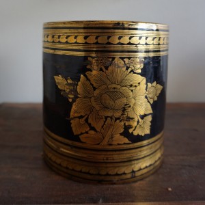 Gold leaf container