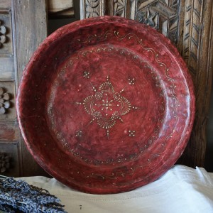 red lacquer plate